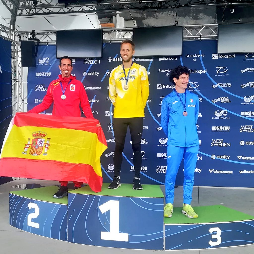 DeporteGetafe's tweet image. Muy orgullosos de nuestro Policía Local, Pablo Muñoz, por la ‼️MEDALLA DE PLATA‼️ que ha conseguido hoy en los 1.500 ml M40 del Campeonato del Mundo de #Atletismo Master de #Goteborg 🇸🇪 en el que la semana pasada se proclamó 💥 CAMPEÓN DEL MUNDO 💥 en los 800 ml

¡¡ GRANDE !!👏👏