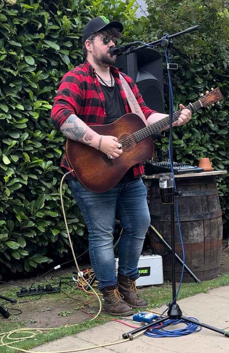 longman_1973's tweet photo. @DabblingDuckGM well that was good…Gary Lee Ward &amp; Patrick Phelps a brilliant afternoon/evening of live music #livemusic #summervibes #inthebarn #thanksguys https://t.co/xoInmvhX2H