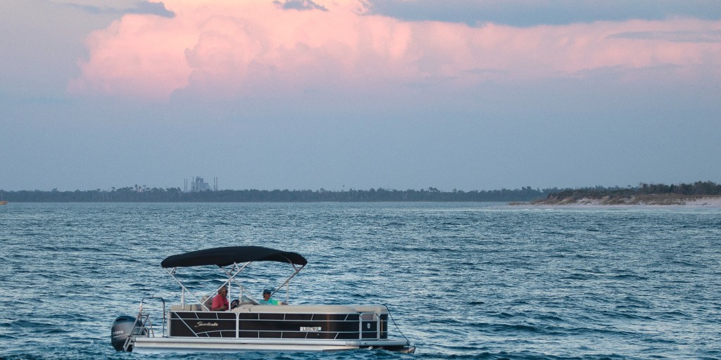 Cruise through Sunday like you're watching a sunset from a pontoon boat in Panama City!

#LovePC #DestinationPanamaCity