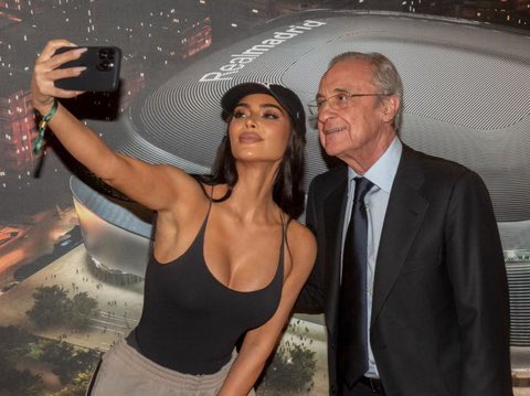 FonsiLoaiza's tweet photo. Hoy, Florentino Pérez ha invitado al palco de los negocios del Bernabéu a Kim Kardashian. Es dueña del fondo buitre SKKY Partners y ha tenido dos hijos comprando vientres de alquiler y explotando a mujeres pobres. https://t.co/stEdQnpo08