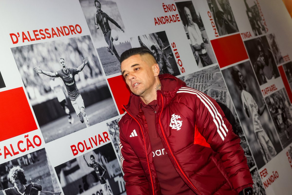 SCInternacional's tweet image. 🇦🇷🔙

Nosso novo Diretor Esportivo de volta ao Gigante. Vamos juntos, @dale10! 👊🏽