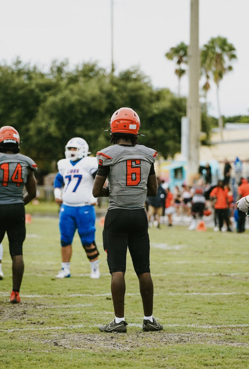 JaleelWalters6's tweet photo. 🐶🐶@MHS_Knights_FB https://t.co/I8lsbnfTCx
