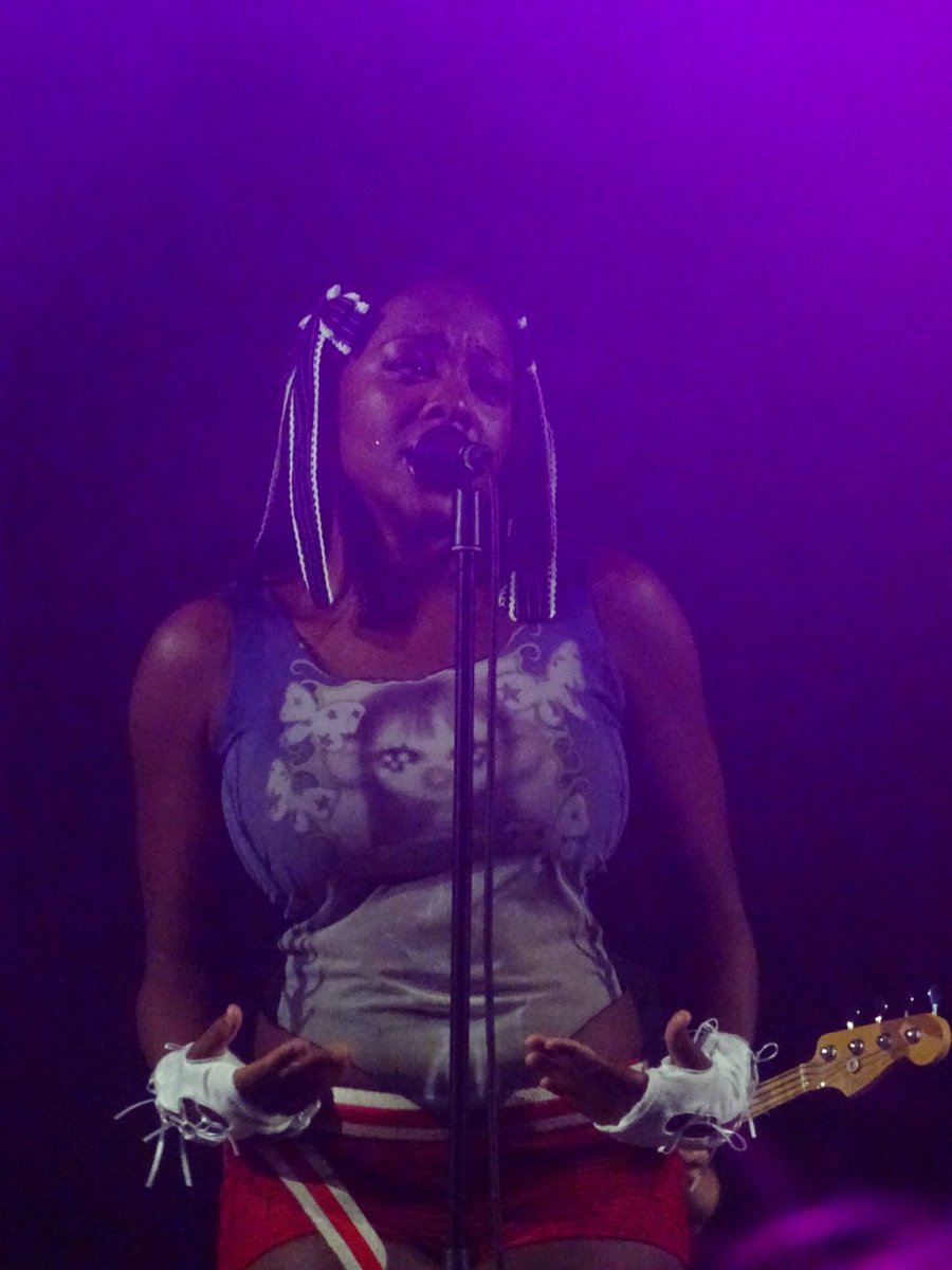 rockstar 🎸digicam came in clutch

<a href="/rachelchinourir/">Rachel Chinouriri</a> @ reading fest 💋