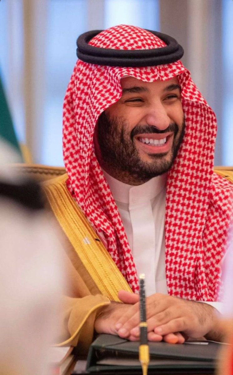 …..

ضحكة وطن جعلها دايمه
 #محمد_بن_سلمان