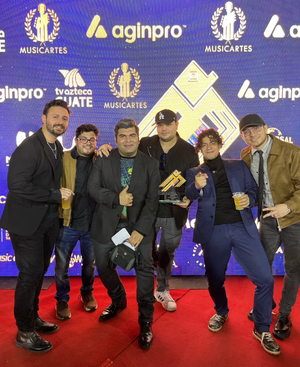 Donald Palencia (@donaldpalencia) on Twitter photo Foto con mis queridos amigos de <a href="/Tambordlatribu/">el Tambor dela Tribu</a> ayer triunfando en Premios Estela y estrenaron tema con <a href="/alekssyntek_ofi/">Aleks Syntek</a> en vivo ¿ya escucharon Cautivo? ESTA BUENISIMA Foto con mis queridos amigos de <a href="/Tambordlatribu/">el Tambor dela Tribu</a> ayer triunfando en Premios Estela y estrenaron tema con <a href="/alekssyntek_ofi/">Aleks Syntek</a> en vivo ¿ya escucharon Cautivo? ESTA BUENISIMA