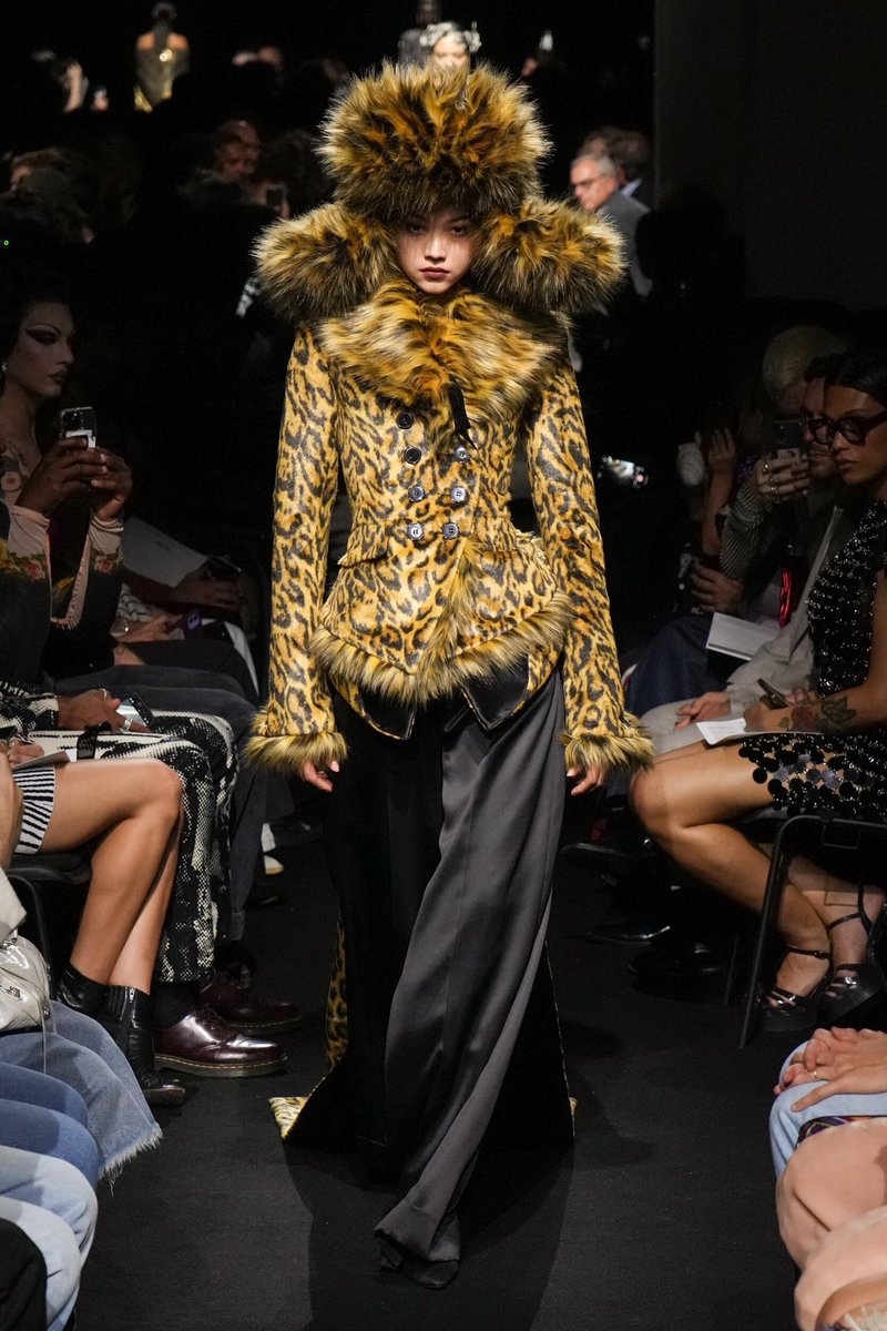 La Mode Unknown tweet media