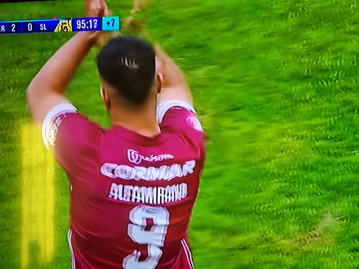 Pedr0_AF's tweet image. Aplausos para el mejor de la cancha... Altamirano y el sueño cada vez más cerca 😍 #CDLS 🇱🇻