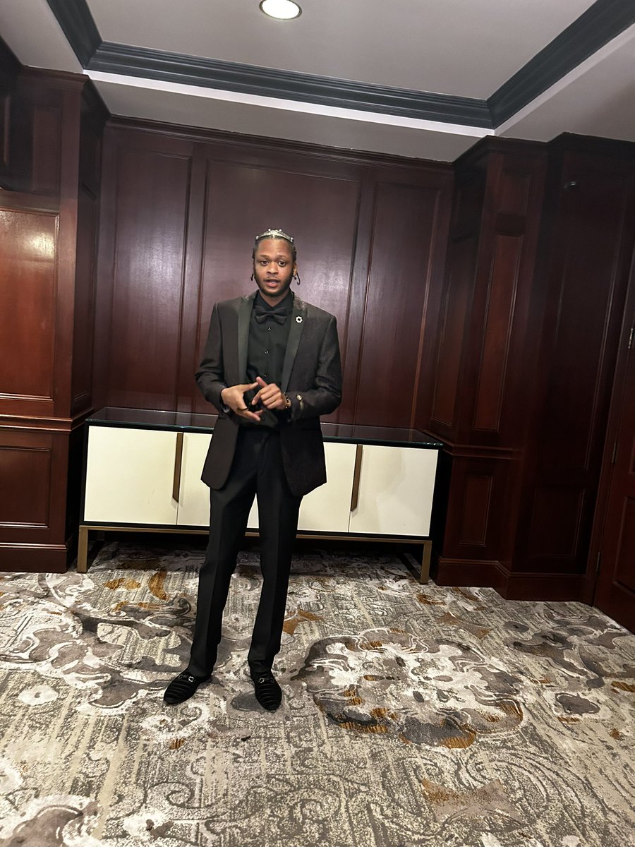 __Pulla's tweet image. From New Haven with 🖤