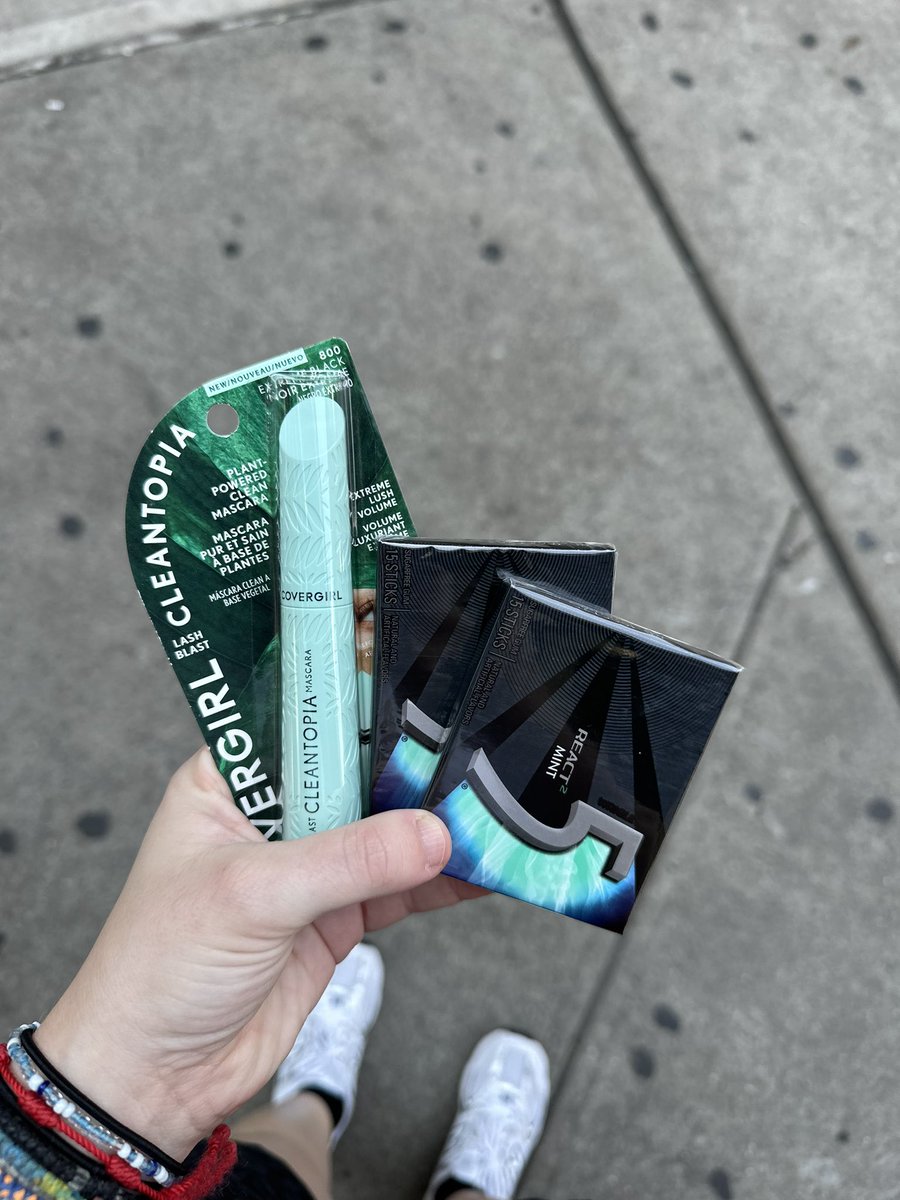 410gremlin's tweet photo. splattering my brains all over this walgreens https://t.co/s6You19WfE