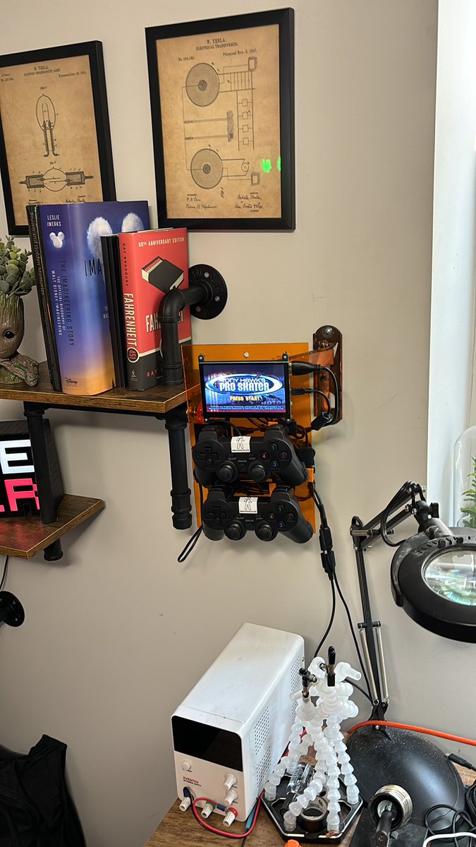 backpacklife1's tweet image. Sidekicks make good wall art too!
