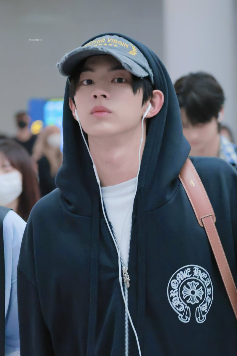 doughnut0130's tweet photo. 240826 ICN 입국

빨리 쉬어💤

#천재똥강아지 #DOHOON #도훈 
#TWS #투어스 #ドフン #トゥアス https://t.co/noWBm8Hzt9
