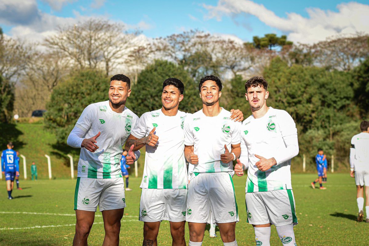 ECJuventude's tweet photo. Juventude abre o Gauchão sub-20 com goleada 🟢⚪️ 

Caíque (2), Luis Henrique, Guilherme e Porto marcaram os gols da equipe do técnico Filipe Dias diante do Esportivo. 

Bem demais, gurizada! 

📷 Nathan Bizotto/ECJ 

#BaseDoJu https://t.co/KjRHUflrQr