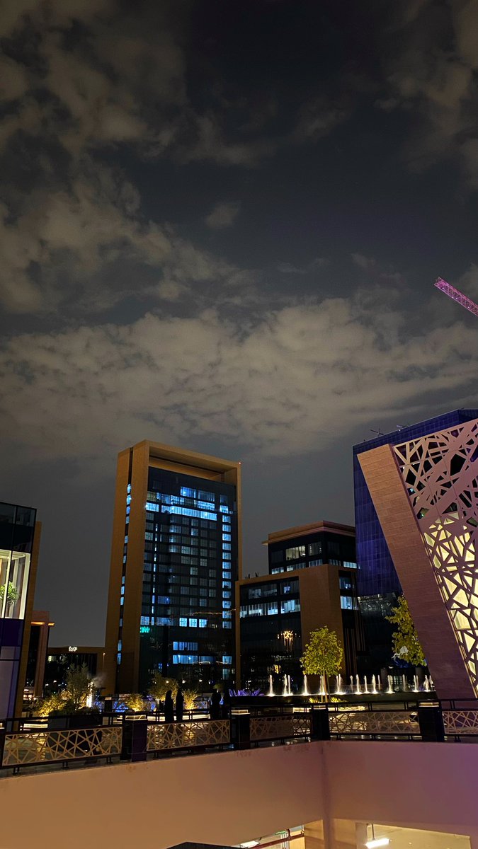 i60ii's tweet photo. ثلاث شهور وانا افضل العزله عن الجلّاس
ماغير امشي على طاريك واسولف على ظلّي

اقوم هناك .. كن الليل يبغاني بـ كلمة راس
بنفس الموعد اللي قلت فيه لـ دمعتي هلّي

كرهت الناس عقبك واقتنعت اني عدو الناس
اشوف قلوبها تدعي عليّ .. وقلبك يهلّي ): https://t.co/nZWVPZTmpT