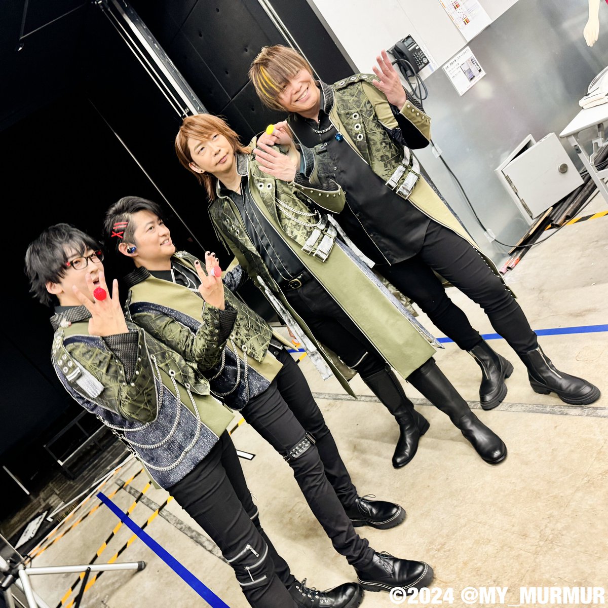 MY_MURMUR's tweet photo. コンセプト揃いの７人衣装写真と、UUUUの4人衣装写真です。
第一線を走り続け、長年頑張ってるこの面々。彼らと共にステージに立てることは喜びですし、俺も頑張らなきゃ！って気も引き締まります。
#うたぷりST #STライブ https://t.co/ItFikR43O1