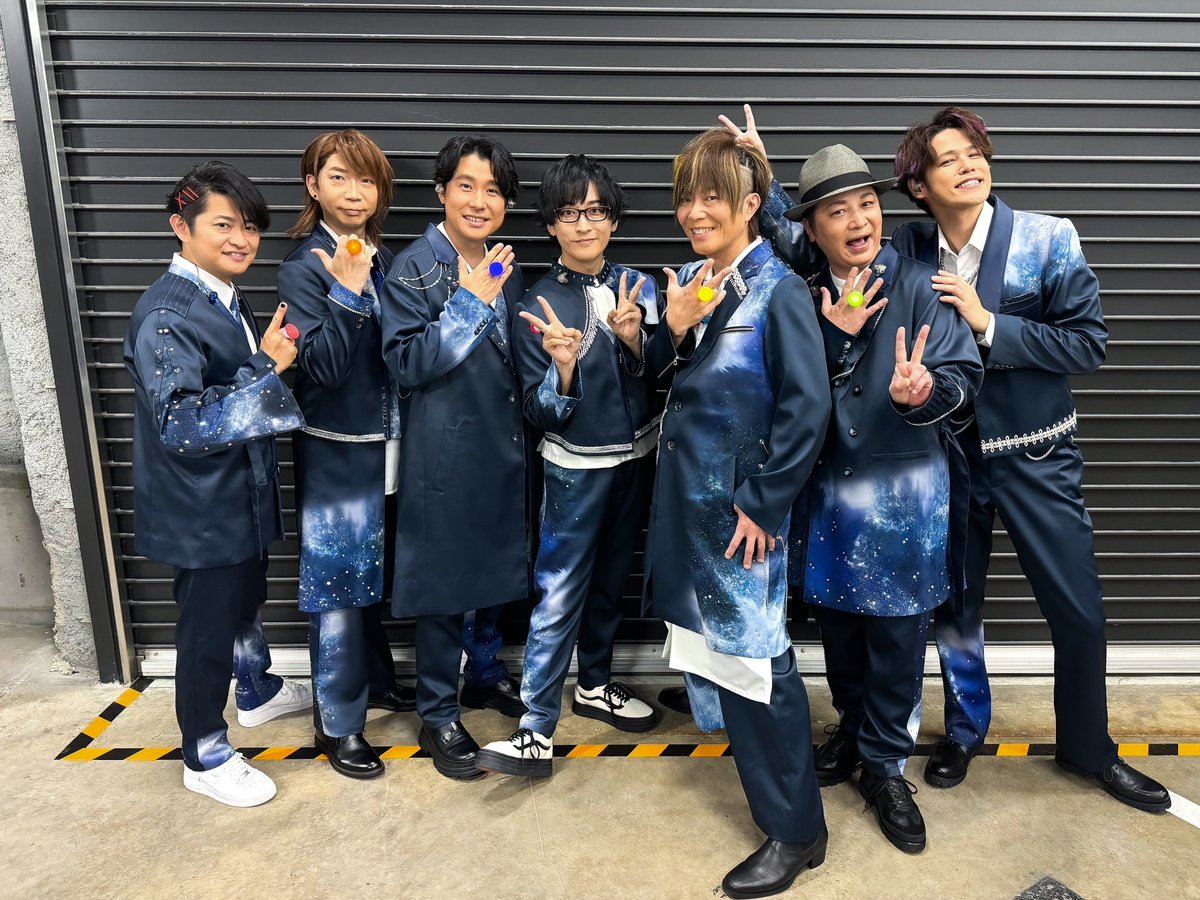 MY_MURMUR's tweet photo. コンセプト揃いの７人衣装写真と、UUUUの4人衣装写真です。
第一線を走り続け、長年頑張ってるこの面々。彼らと共にステージに立てることは喜びですし、俺も頑張らなきゃ！って気も引き締まります。
#うたぷりST #STライブ https://t.co/ItFikR43O1