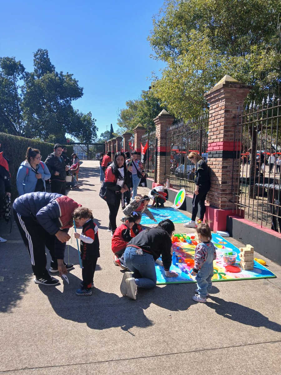 ghsabalera's tweet photo. Hoy participamos del festejo del día de las Infancias que se realizó en el Club. 
Destacamos la gran iniciativa en la que niñes y su familia pudieron participar de este importante evento.🔴⚫️
Colón en familia siempre! Vamos todxs juntxs!! https://t.co/5PIKD9tlXK