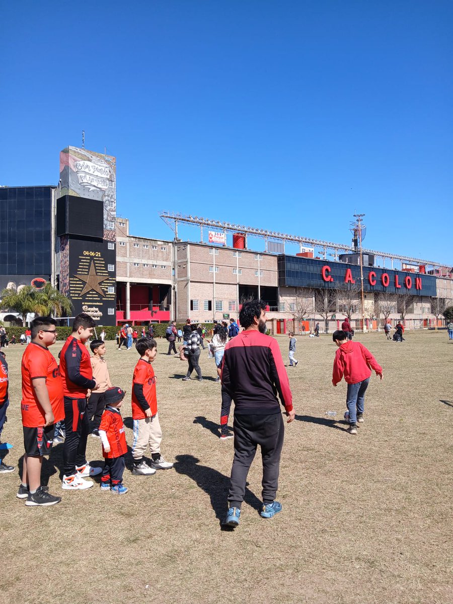 ghsabalera's tweet photo. Hoy participamos del festejo del día de las Infancias que se realizó en el Club. 
Destacamos la gran iniciativa en la que niñes y su familia pudieron participar de este importante evento.🔴⚫️
Colón en familia siempre! Vamos todxs juntxs!! https://t.co/5PIKD9tlXK