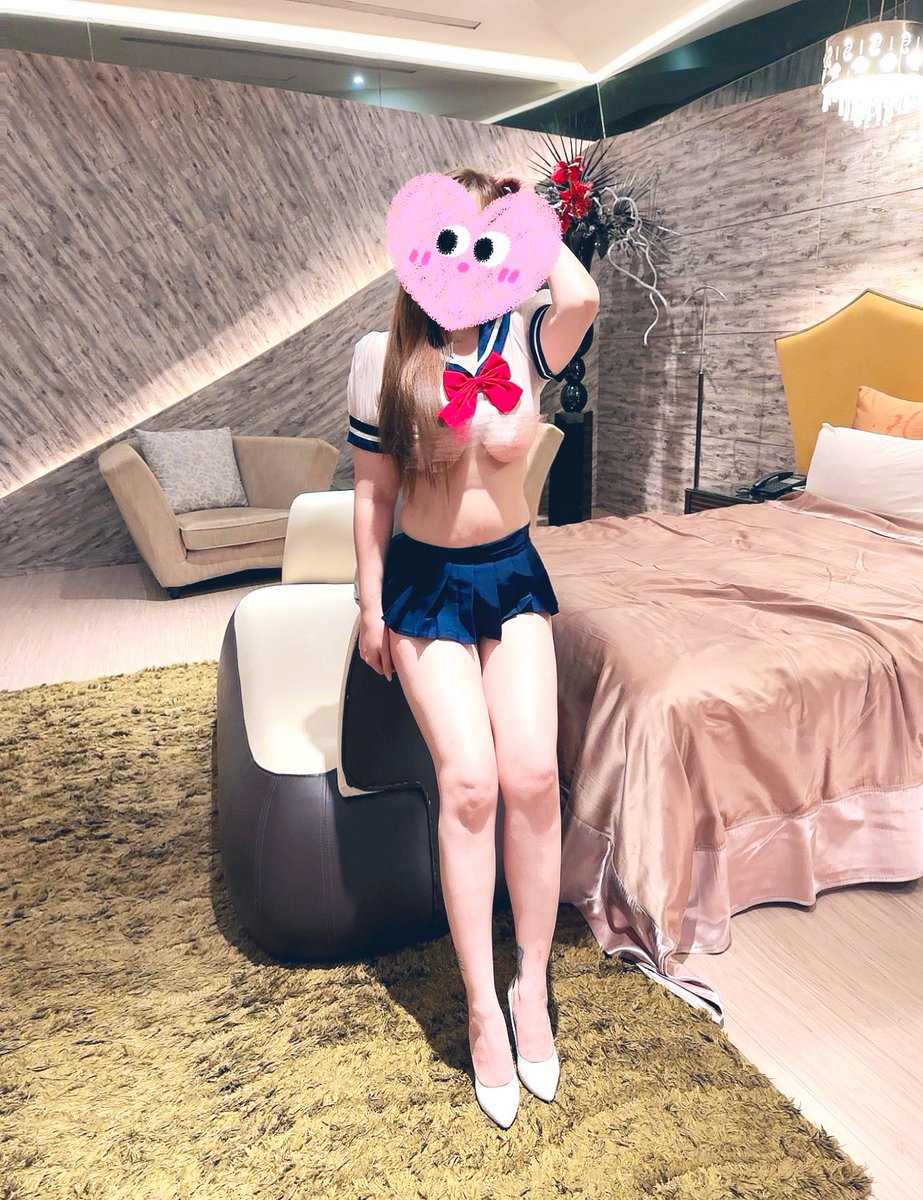 E：很久沒有更新了~想不到文案！

就露個我養了很久的肚肚唄！

曾經我也平坦，但住過三個小孩

要平坦很難🚬

因為我總是有很多藉口不運動😎

#肉感女
#中部夫妻
#喜歡肉慾啪的約起來🤜🏻🤛🏻