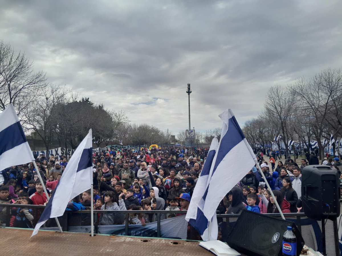 Emocionante día del niño disfrutamos el sábado en el Centenario. Este es el club que soñamos todos, lleno de familias y socios que trabajan desinteresadamente, solo para hacer cada día más grande a Quilmes. Se va una semana que empezó mal y terminó muy bien. Vamos por más 🤍💙🤍