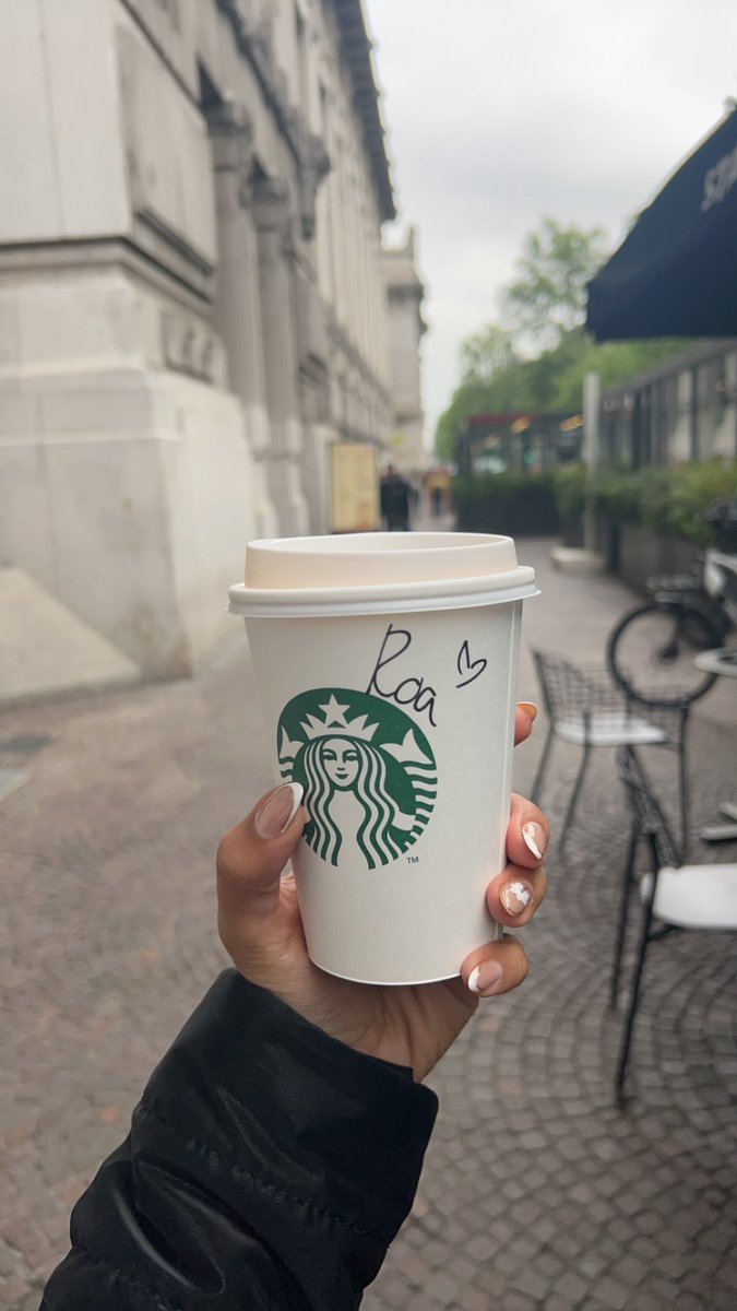 لا يليق بيّ إلا النور ، والجمال والسعادة والرحابة 💕.