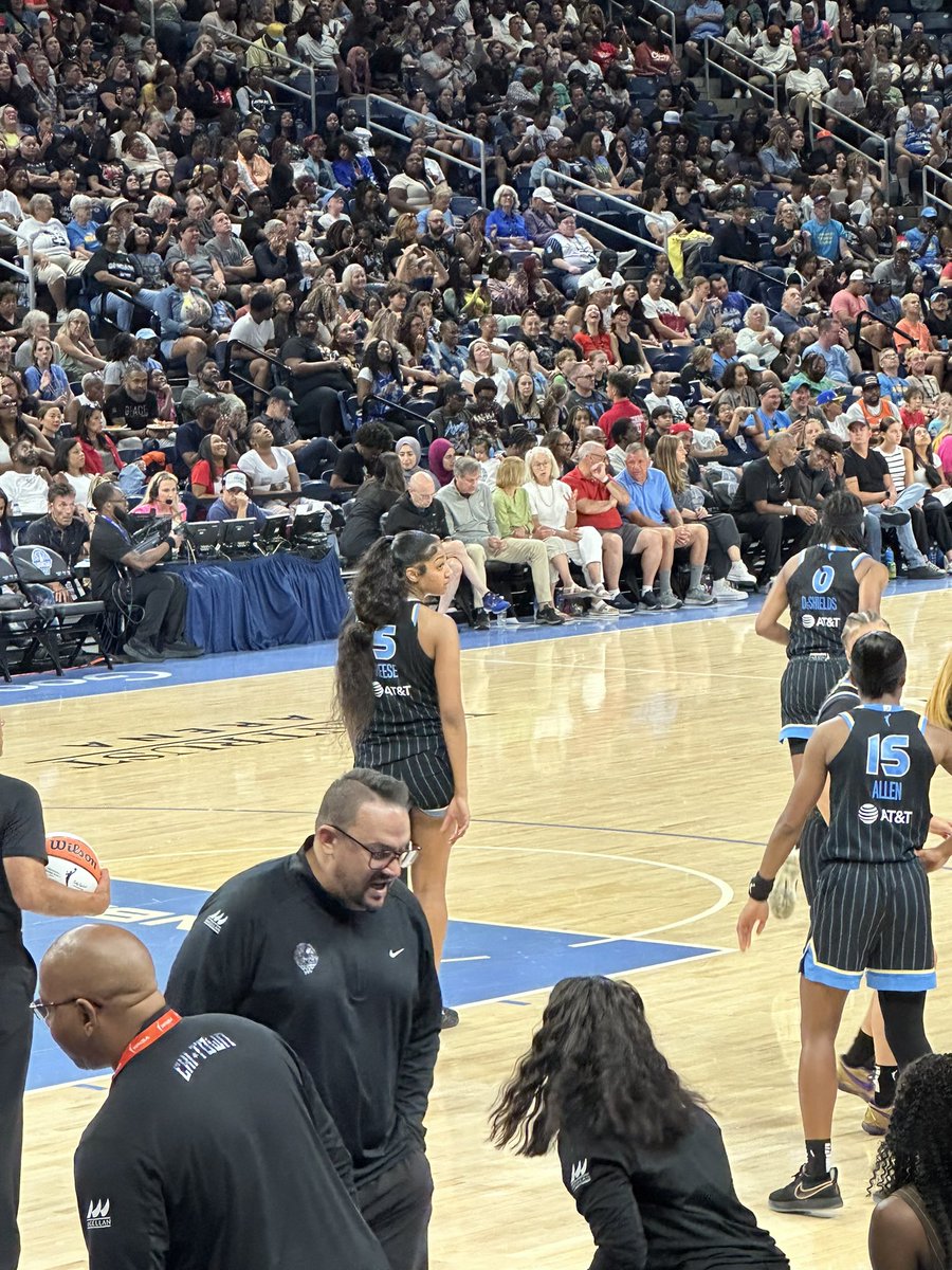 ChinaPerry22's tweet image. Just a girl who loves basketball @_ajawilson22 &amp;amp; @Reese10Angel I enjoyed! Watching you ladies play in person! #skytown #chicago #ChicagoSky