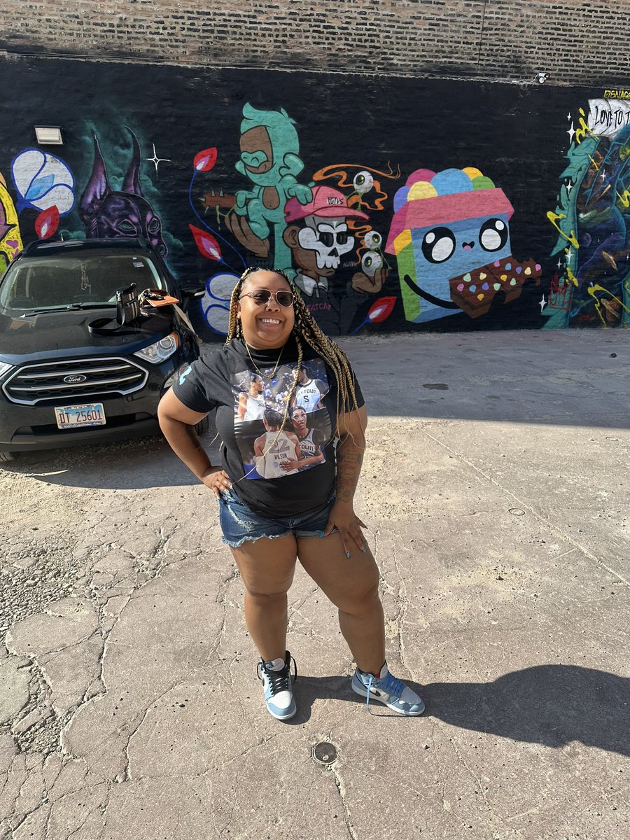 ChinaPerry22's tweet image. Just a girl who loves basketball @_ajawilson22 &amp;amp; @Reese10Angel I enjoyed! Watching you ladies play in person! #skytown #chicago #ChicagoSky