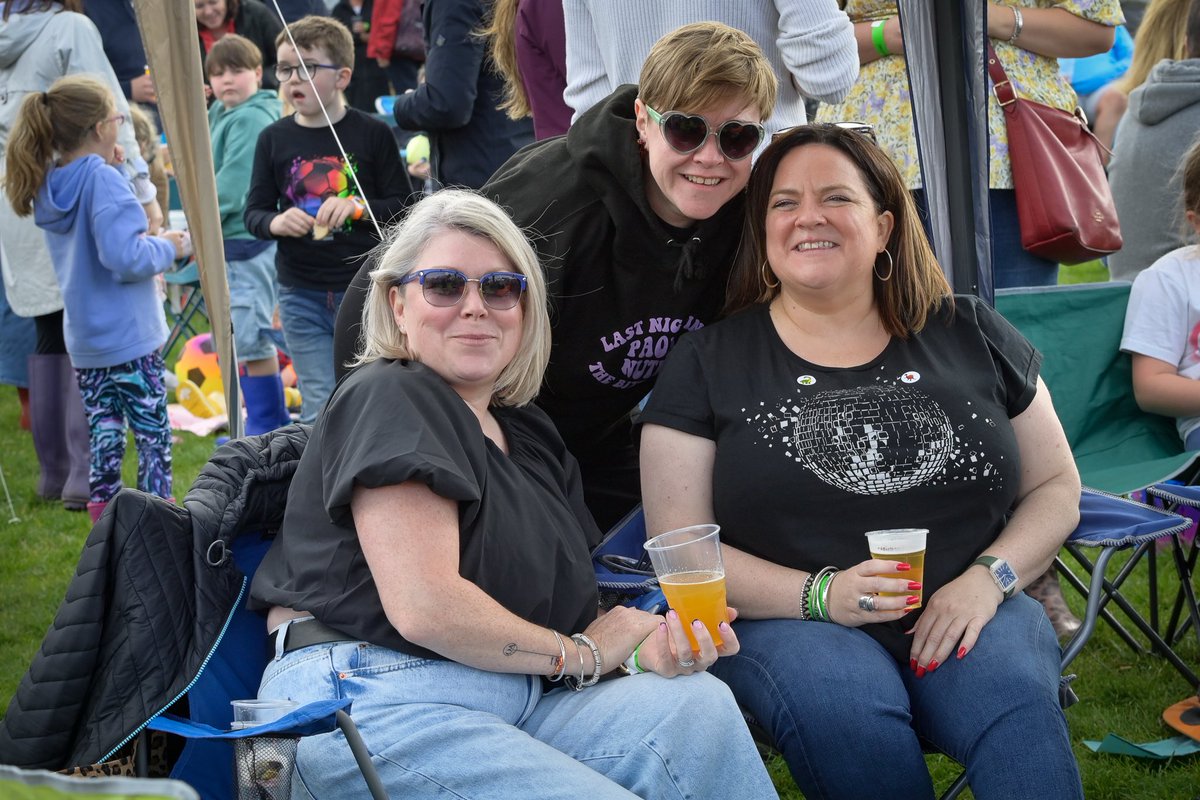 GiffBeerFest's tweet photo. 🍻 Thank you to everyone who braved the elements and joined us for yestetday’s GBF at Braidholm!🍻
We could not have done it without our vendors who came along and volunteers who made it happen!
We hope you all enjoyed the day and the heads are not too sore. 

📸@RobinsonImaging https://t.co/B9Uh2LL6v5