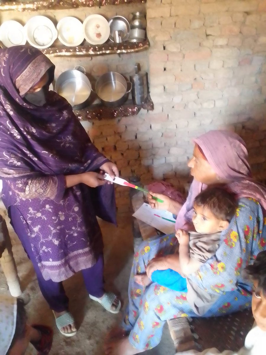 PrgramNational's tweet photo. District Jafferabad: On job training and MUAC is being provided to the household level by the Lady Health Workers for the Family MUAC practices at community level through UNICEF support. 

@UNICEF_Pakistan @AbdullahAFadil @antenehgminas @JatoiImi  @InayatGhazala @drshaihak https://t.co/9vBiW5Cajn