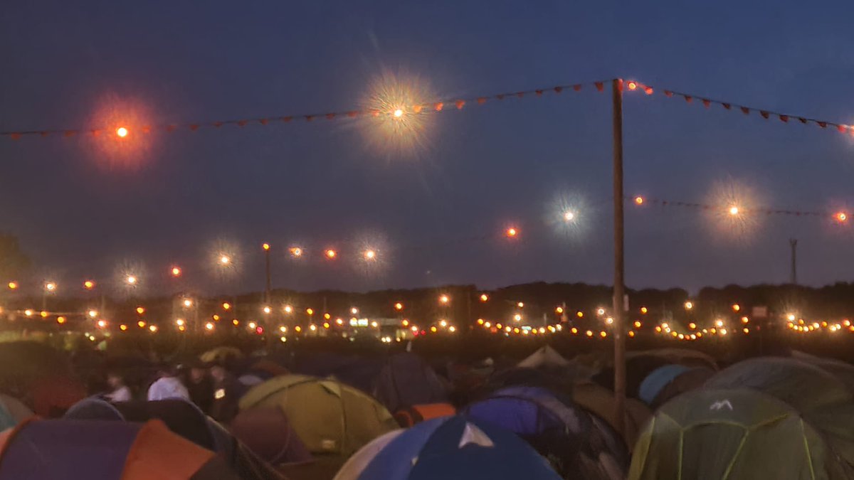 Day 5 what a difference a day makes. “The sun comes up it’s a new day dawning” It has been a great five days/nights in the Street Pastor tents &amp; patrolling the campsites. What fun everyone has had.
<a href="/AscensionTrust/">Ascension Trust</a> <a href="/ReadingBID/">Reading Central & Abbey Quarter BID</a> @TVP_Reading <a href="/TVP_ReadingFest/">Reading Fest Police</a> <a href="/OfficialRandL/">Reading & Leeds Fest</a>