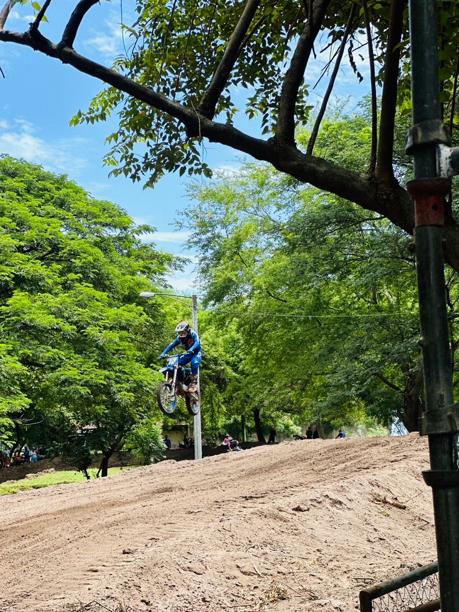 adiarionic's tweet photo. Campeonato Nacional de #motocroos desde la pista del centro turístico de #Granada.🏍️🛵✨

#Nicaragua
#Adiario https://t.co/BypwAUeKlh