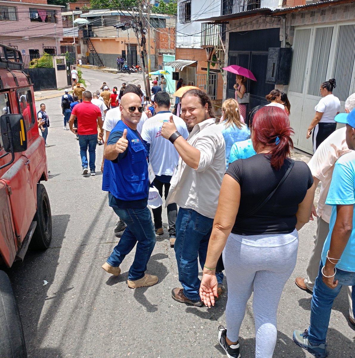 GHNordelo5's tweet photo. Ha sido una experiencia extraordinaria poder compartir con 'comuneros' venezolanos, visitar varias Comunas, y ser testigo de la paz, la tranquilidad y el entusiasmo que caracterizaron esta Segunda Consulta Popular en nuestra querida #Venezuela #Cuba #CDRCuba #ComunaONada https://t.co/y1zCni3Qif