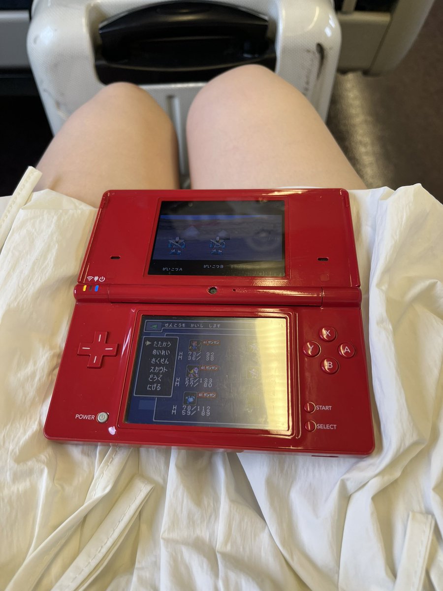 Mjv250's tweet photo. 女は黙って新幹線でDS https://t.co/TcuM5bwQrB