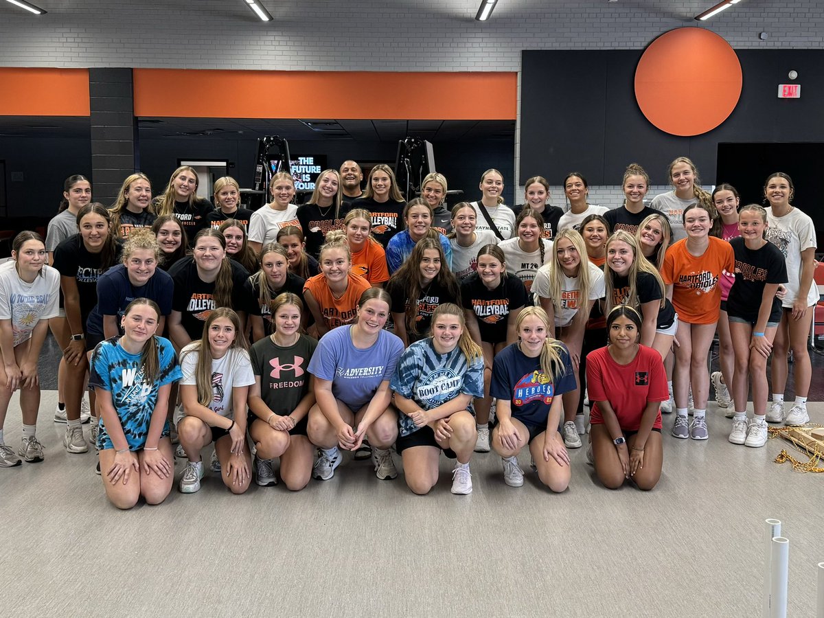 HUHS_Girls_VB's tweet photo. We are so fortunate to get the opportunity to work with Brian from Team Xtreme each year! He brings so much value and knowledge to our program and athletes! A lot of trust, communication, and confidence was built today! #45Strong https://t.co/SulYEkH9iP