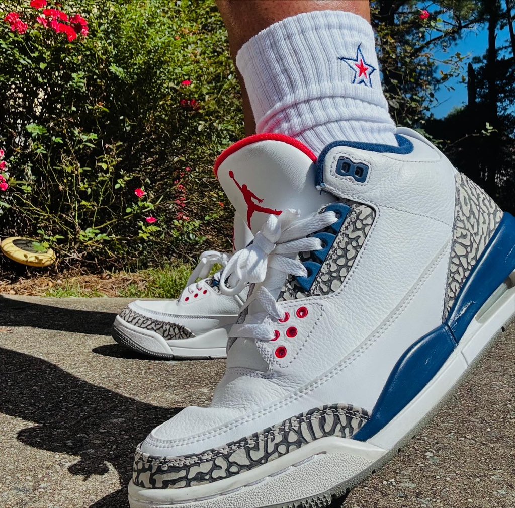 NIwiththekicks's tweet photo. Type vibes True Blue 3s will forever be my favorite pair of 3s❤️💙 https://t.co/03em4zaSBj