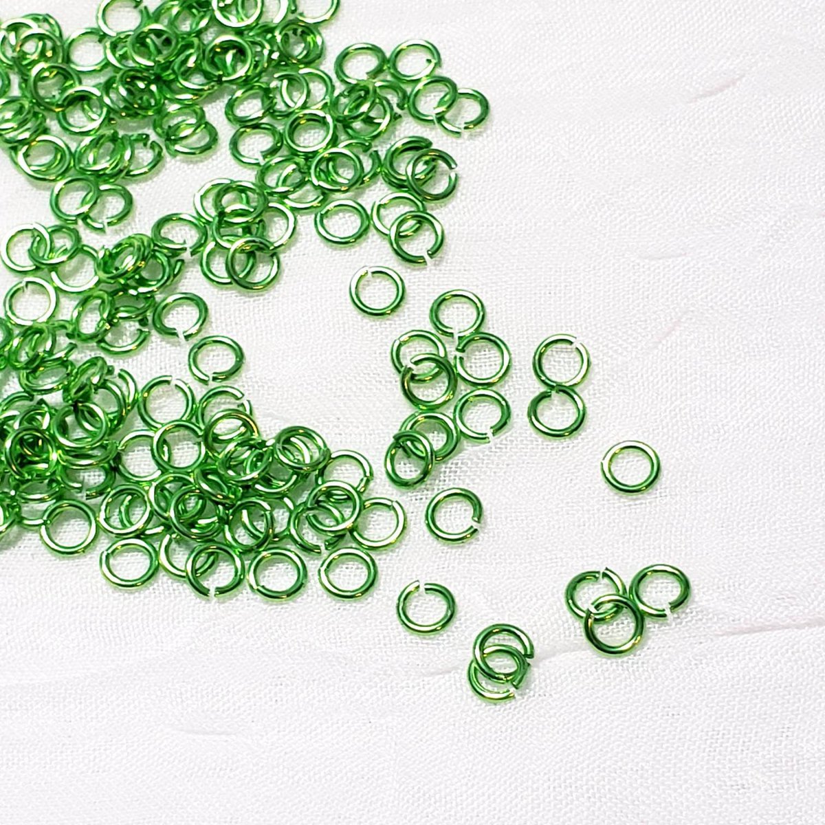 BeadLilith's tweet photo. Just in! This unique Bright Lime Green Jump Rings, 25 Qty jump rings, 3 mm round, split ring, Green Jump ring, 16 gauge, aluminum ring, for $2.00. 
https://t.co/VvZA8pNDFq
#3MmJumpRing #jumpring https://t.co/m2LkcjfX9a