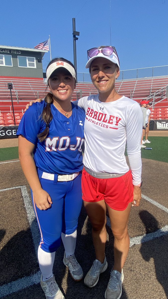 miafleming2025's tweet image. I had an amazing time at the @BradleySoftball camp today! Thank you @CoachSWillis22, @lo_gambone, and @cait_bone3 for a great day! I loved talking to all of the players about the softball program! Go Braves!!❤️🤍

@DukesMidwest @Shockwaves2024 @TNMojo07 @CoachBruceMojo