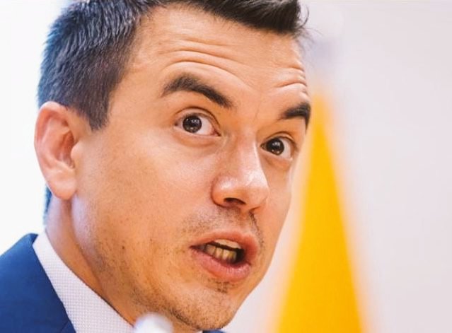 ElDatoEcua's tweet photo. #Urgente ¡BAJO DECRETO SE ORDENA QUE LOS TERRORISTAS Y DELINCUENTES SEAN ABATIDOS!

Ante las amendrantaciones de los grupos terroristas al país, el presidente Daniel Noboa bajo  Decreto Ejecutivo ordena a la Policía Nacional y Fuerzas Armadas hacer uso legítimo de la fuerza.

#ecuador #ladata #noboa