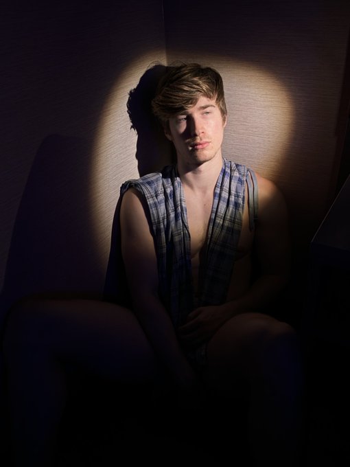 Watch Chris Stewart's leaked NSFW photo on TwXstars