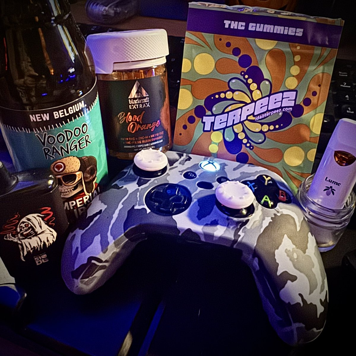 TommyKubiski's tweet image. Happy Sunday, everybody! I hope you all &amp;amp; your families have a great rest of the weekend. We’re live to finish it off vibing some music, playing some games, &amp;amp; late night movies! Join us if you’d like; have a great start to the week🍻
twitch.tv/TommyKubiskiMu… 📺
.
.
#Sunday #Cheers