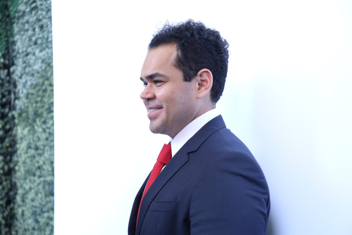 Hace unos momentos me registré como Senador de la República para el periodo 2024-2030. ¡Primero México, siempre!🇲🇽