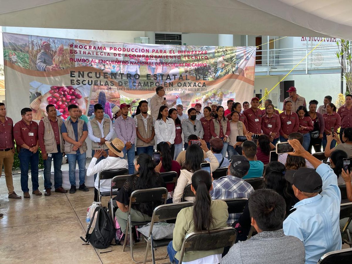 MC_Axel_Meza's tweet photo. En el encuentro estatal de ECAs, la asamblea de los productores de la @eat_miel, fue enriquecedora. Llevan la voz del estado para el encuentro nacional. 
Los productores regresarán a sus comunidades, el mensaje del Ing. @victor_suarez : Que coman bien, los que nos dan de comer. https://t.co/j684EiXPLj