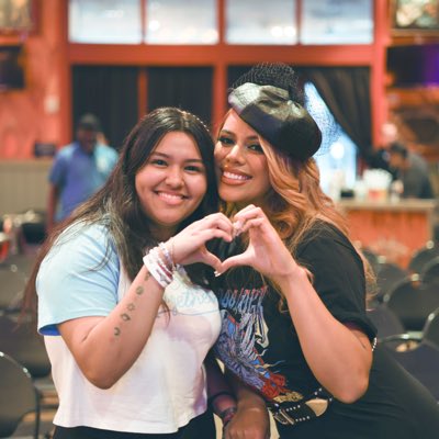Vale_S_5H's tweet photo. I love you @dinahjane what a pleasure to finally meet you.
TE AMO🇲🇽💙
#SanDiego #Houseofblue #DinahJane https://t.co/rqBUjmwowC