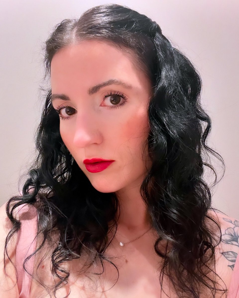 monique_angele's tweet image. I’ve been writing lately ✍️🎶❤️

#createart #writing #music #newsongs #newmusic #artist #singersongwriter #pianist #musician #heartandsoul