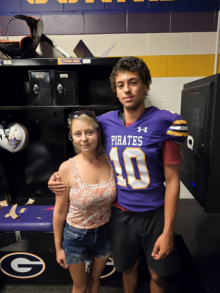 CaseyRaeshelle's tweet photo. We are ready for some GRANBURY PIRATE FOOTBALL. https://t.co/NFEhX9wPYQ