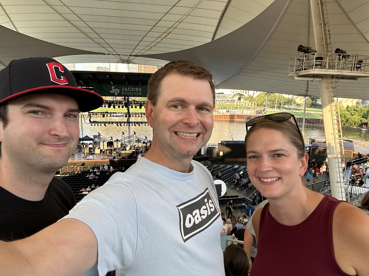 AndyJardy's tweet image. Siblings! First show the three of us have attended together since Flogging Molly/Keane at Ohio State in 2005! #JardyParty #ofarevolution