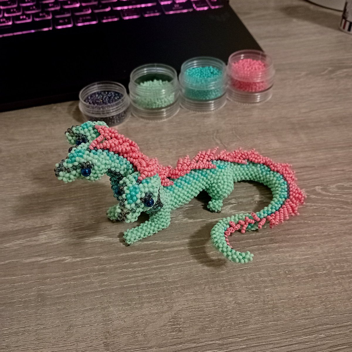 chizh_pyzh's tweet photo. This dragon, unlike the previous ones, has a wire frame. This is very cool!
Because you can adjust the position of heads, tail and front legs. In future figures I will also use wire for the frame๐ฅฐ
#handmade #beadwork #amigurumi #dragon #threeheaded #hydra https://t.co/r4EwfQbruK