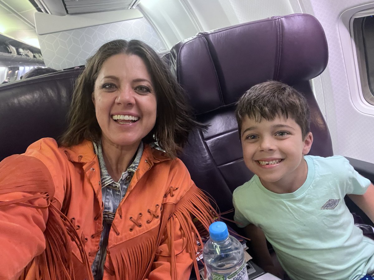 An absolute treat for Ike to get a special birthday upgrade, plus a visit to the cockpit when we landed! Except Ike was sound asleep and nothing could wake him by the end of the flight  😂
Plus a little gift bag of inflight snacks too.. than you Qantas QF559 crew xx <a href="/Qantas/">Qantas</a>