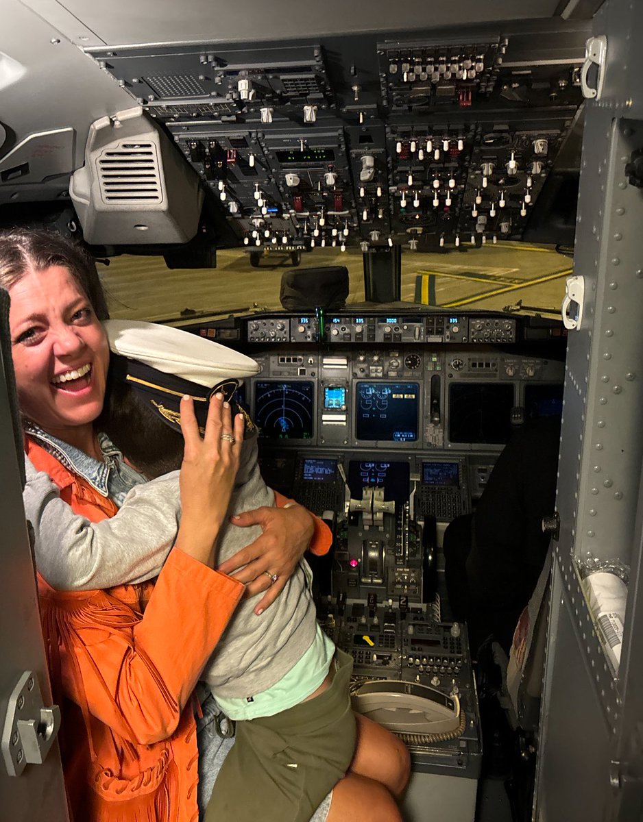 amberlawrence's tweet photo. An absolute treat for Ike to get a special birthday upgrade, plus a visit to the cockpit when we landed! Except Ike was sound asleep and nothing could wake him by the end of the flight  😂
Plus a little gift bag of inflight snacks too.. than you Qantas QF559 crew xx @Qantas https://t.co/vzkRCWiKdv