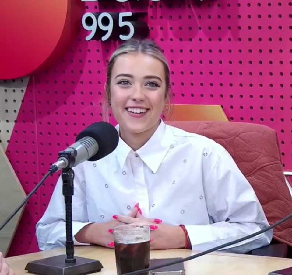 que nadie le vuelva a quitar esa sonrisa por favor 

FLOR ESTAMOS CON VOS
