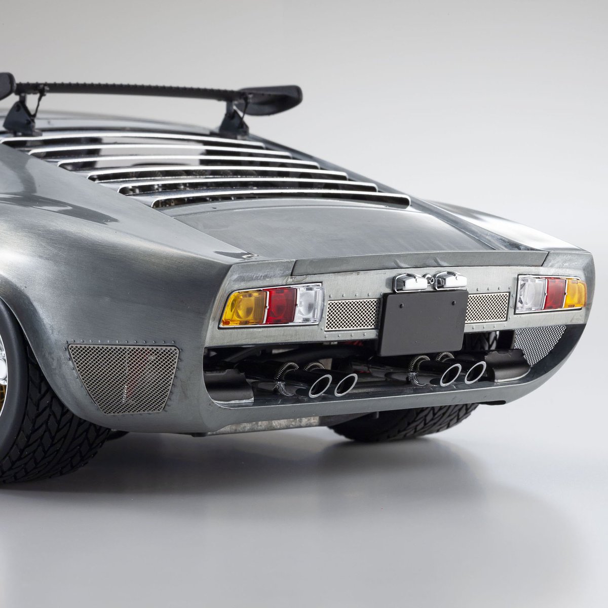 発売中の1:12 ランボルギーニ ミウラ SVR ポリッシュド 世界限定数100